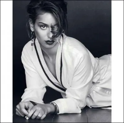 Quel &acirc;ge a-t-elle ?