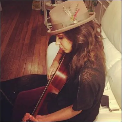 Quel instrument joue-t-elle ?