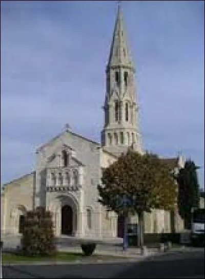 Vous avez sur cette image l'église Saint-Jean-d'Étampes, à La Brède. Ville Girondine, elle se situe dans la nouvelle région ...