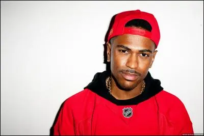 Il est n&eacute; le 25 mars 1988 &agrave; Santa Monica, en Californie, c'est un rappeur am&eacute;ricain. Qui est-il ?