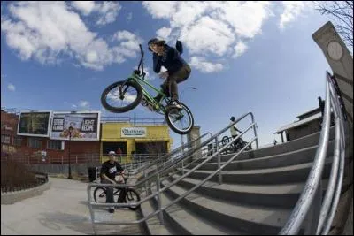 Le BMX devient discipline olympique .