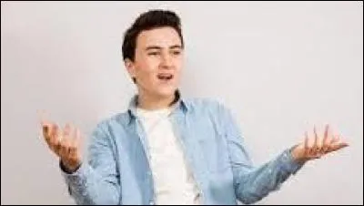 Ce jeune youtubeur possède déjà plus d'un millions d'abonnés. Il s'agit de...