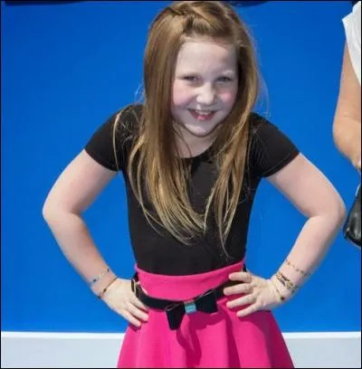 Comment s'appelle cette petite fille prétentieuse ?