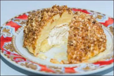 Quel est le nom de ce dessert à la glace vanille avec un cur à la meringue ?