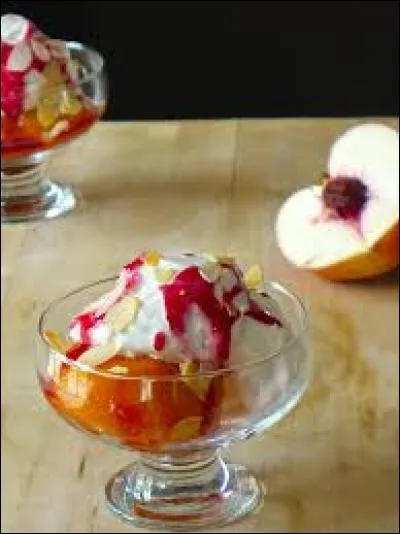 Qui a créé le dessert glacé appelé Pêche Melba en 1893 ?