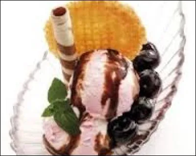 Quel fruit est utilisé dans la coupe glacée Amarena ?