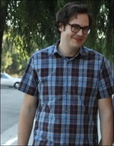 Amant de Cece, Nadia et Jess. Qui suis-je?