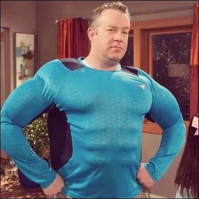 Comment s'appelle ce garçon chef de la famille Thunderman ?