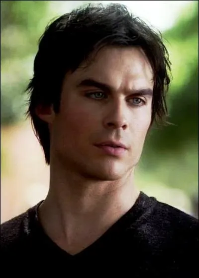 De quelle couleur sont les yeux de Damon ?
