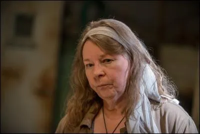 Lors de leur combat contre les Sauveurs, Maggie et Carol se font prendre en otage. Carol se fait passer pour une femme faible et l'une des Sauveuses; Molly, lui donne d'ailleurs un petit surnom. Quel est-il ?