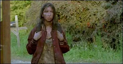 Lors d'un flash-back, on peut voir qu'Enid grave souvent les lettres JSS. Que signifie ce sigle ?