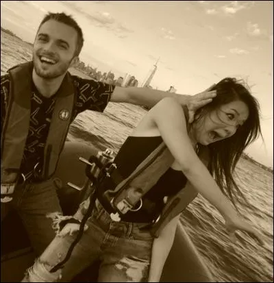 Squeezie sort avec :