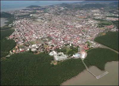 Dans quel pays se trouve Cayenne ?