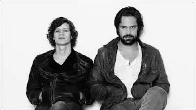 Nous cartonnons avec le titre "Closer" et la voix de Jennie A. Qui sommes-nous ?