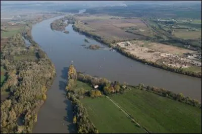 Enfin, cochez le bon mot pour : fleuve qui se divise en deux bras.