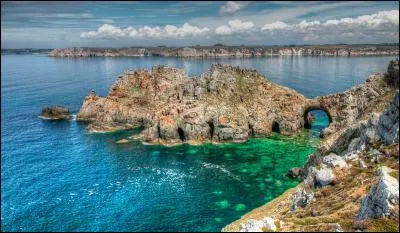 Quelle est la définition d'une presqu'île ?