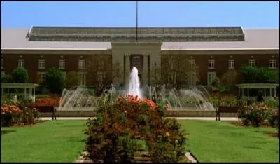 Où travaille le docteur Brennan ?