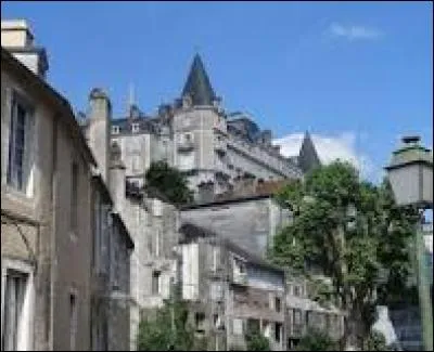 Qu'a-t-elle appris à Pau ?