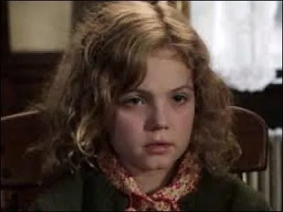 Près d'un arbre, que trouve April ?