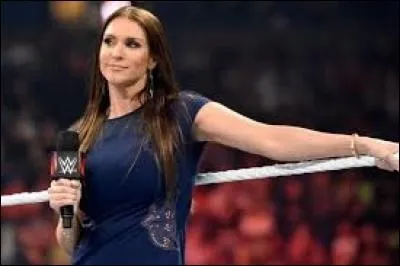 Quant à Stephanie McMahon, elle officiera en tant que commissionnaire de ce show :