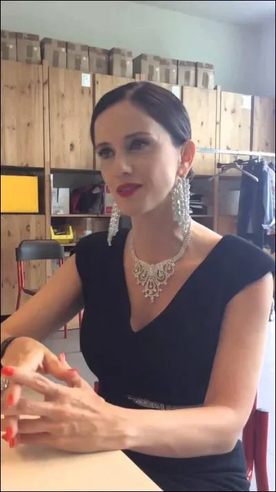 Quel est le pr&eacute;nom que donne Nina &agrave; la m&egrave;re de Linda ?