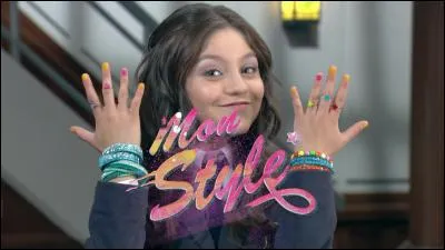 Quelles sont les couleurs des ongles de Luna ?