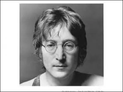 Qui a assassiné le chanteur John Lennon le 8 décembre 1980 ?