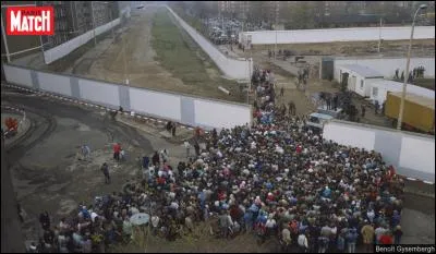 Durant quel mois de l'année 1989 eu lieu la démolition du mur de Berlin ?