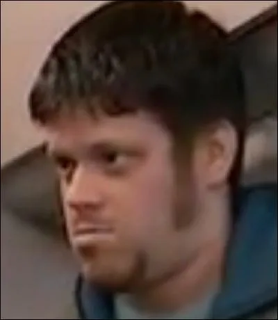 Quel est le nom de l'albanais qu'Aymé rencontre lors d'une mission humanitaire, et qui par la suite, lui sauve la vie grâce à ses talents de pilote ?