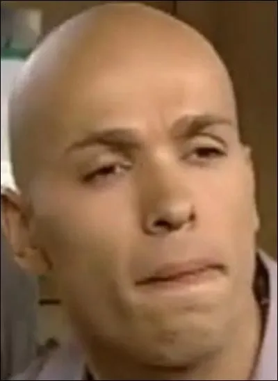 Pour essayer de conquérir les femmes, il arrive qu'Aymé se fasse passer pour autrui. Lequel de ces personnages n'a-t-il pas endossé ?