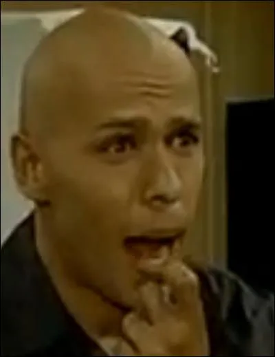 Lorsqu'Aymé veut échapper au service militaire, il se fait passer pour un :