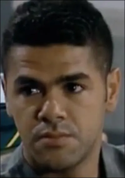 Lorsque Jamel se retrouve pris au piège sur le balcon de son propre appartement, il se prend pour :