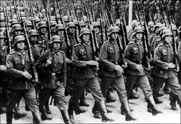 Musikkorps Der Fliegerhorst-Kommandantur Berlin-Staaken - Schwarzbraun Ist Die Haselnuß / Es Geht Ins Märkerland Musikkorps Der Fliegerhorst-Kommandantur Berlin-Staaken - Schwarzbraun Ist Die Haselnuß / Es Geht Ins Märkerland