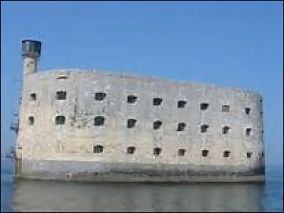 "Fort Boyard" est diffusé le samedi soir.