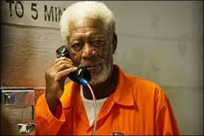 Dylan apprend que Thadeus Bradley parle le mandarin. Quelle est sa réaction ?