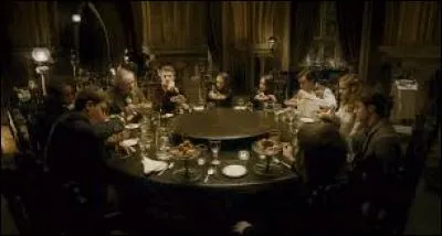 Quels étaient les invités présents au "Club de Slug" dans le compartiment C ?