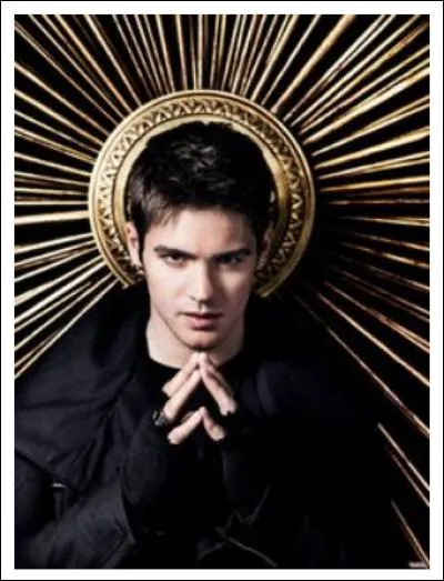 Pour Elena, Jeremy est :