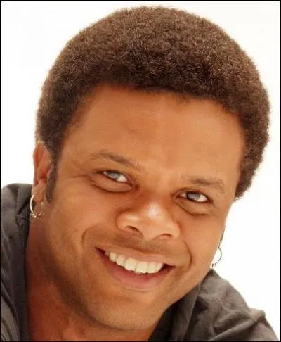 Il s'appelle Luc Mervil et il...