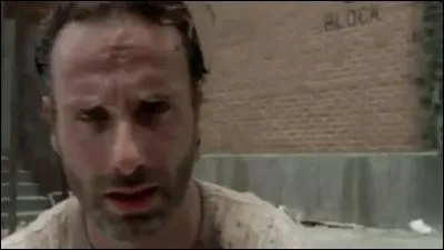 Suite à la mort d'un membre de son groupe, Rick est psychologiquement instable et décide de s'isoler à l'intérieur des blocs pour décimer le reste des rôdeurs. Qui revient le chercher ?