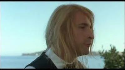 De qui Brice se moquent en faisant le bec de poule?