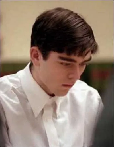 Sa mère cocue et jalouse avait prévu de se suicider le jour de la Saint-Valentin. À l'école, il était moqué, rien pour arranger sa vie. Combien d'années Barry Dale Loukaitis purge-t-il ?