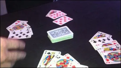 Combien de cartes y a-t-il dans le jeu de soci&eacute;t&eacute; nomm&eacute; "Kilo de merde" ?