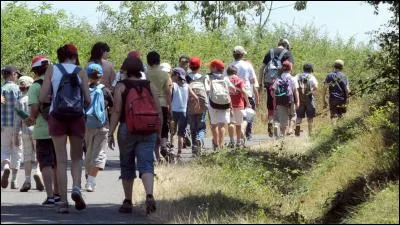 En 1876, dans quel pays sont apparues les premières colonies de vacances ?