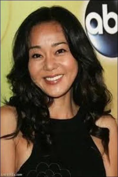 Qui joue le rôle de Sun-Hwa Kwon ?