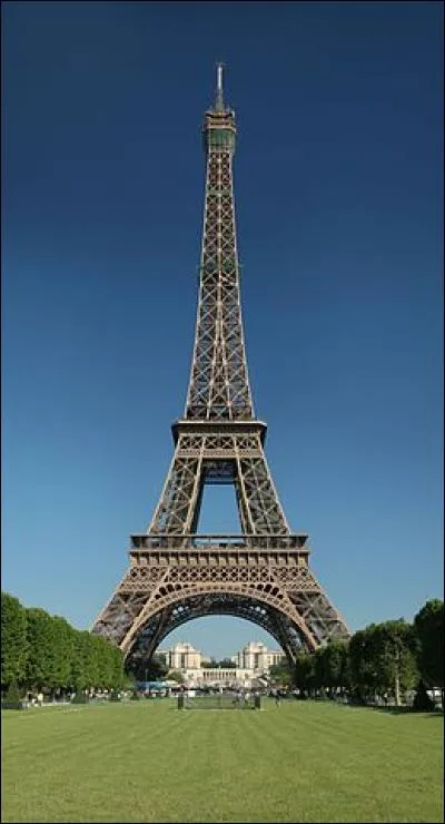 Dans quel arrondissement de Paris, peut-on trouver la tour Eiffel ?