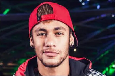 Dans quelle équipe Neymar Jr joue-t-il ?