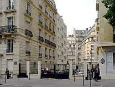 Dans quel arrondissement de Paris trouve-t-on l'Avenue Mozart ?