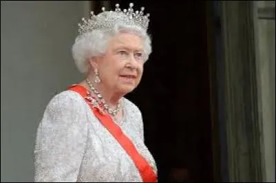 En quelle année a débuté le règne de la reine Elisabeth II ?