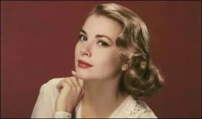 Quel métier exerçait Grace Kelly avant de devenir princesse de Monaco en 1956 ?