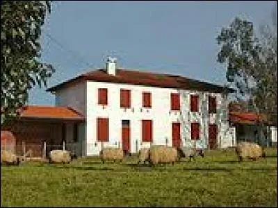 Village aquitain, dans la province basque du Labourd, Halsou se trouve dans le département ...